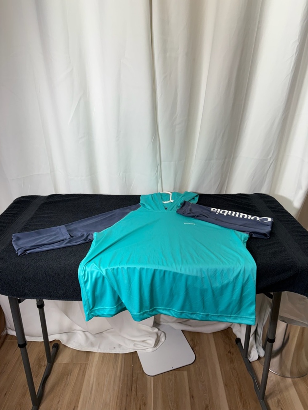 Columbia Teal Hooded Long-Sleeve Rash Guard with Navy Sleeves 2687 - Picture 3 of 11